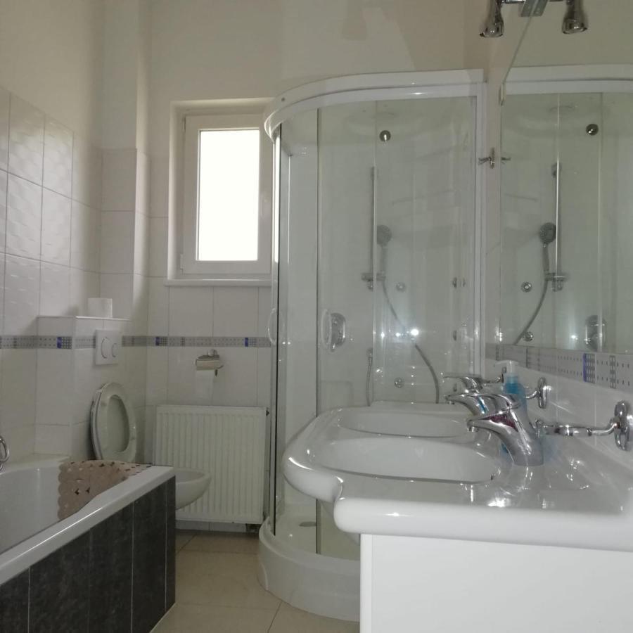 Rezident Consult S.R.O. Hotel Bratislava Luaran gambar