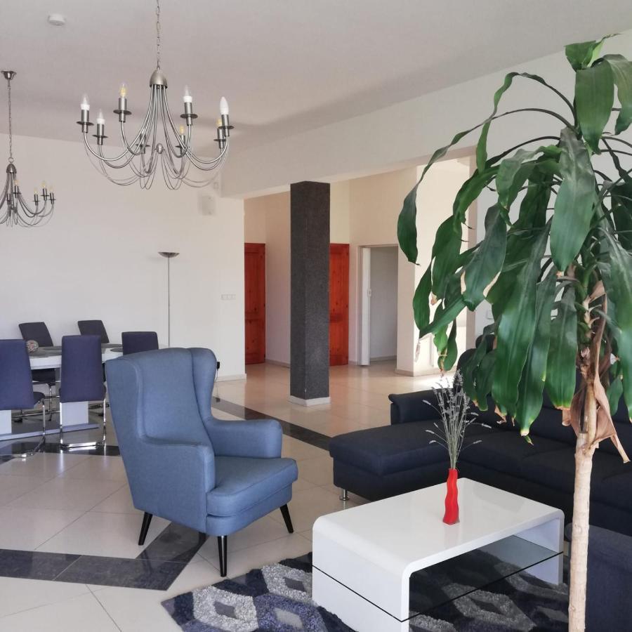 Rezident Consult S.R.O. Hotel Bratislava Luaran gambar