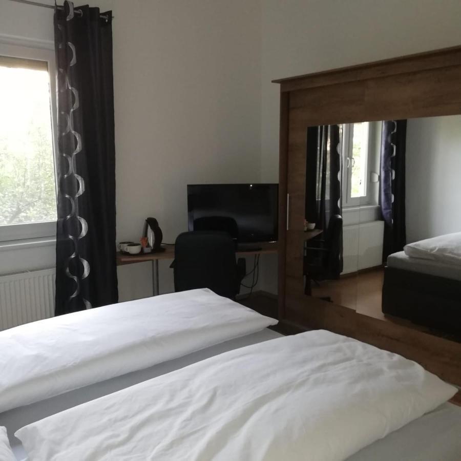 Rezident Consult S.R.O. Hotel Bratislava Luaran gambar