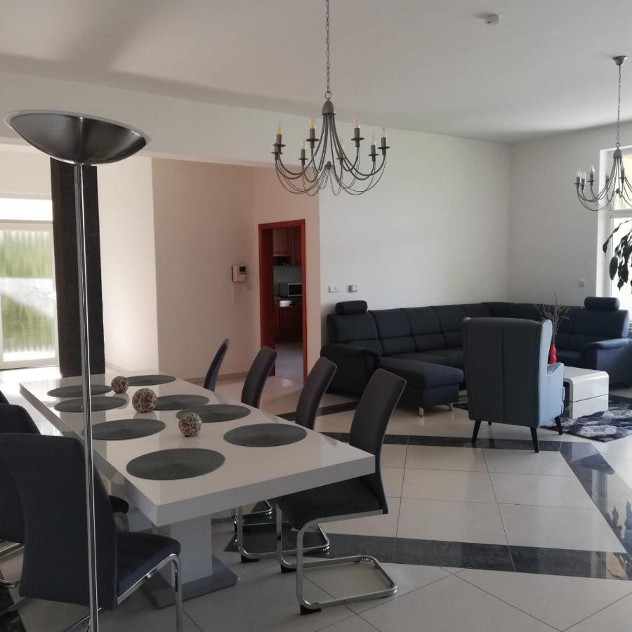 Rezident Consult S.R.O. Hotel Bratislava Luaran gambar